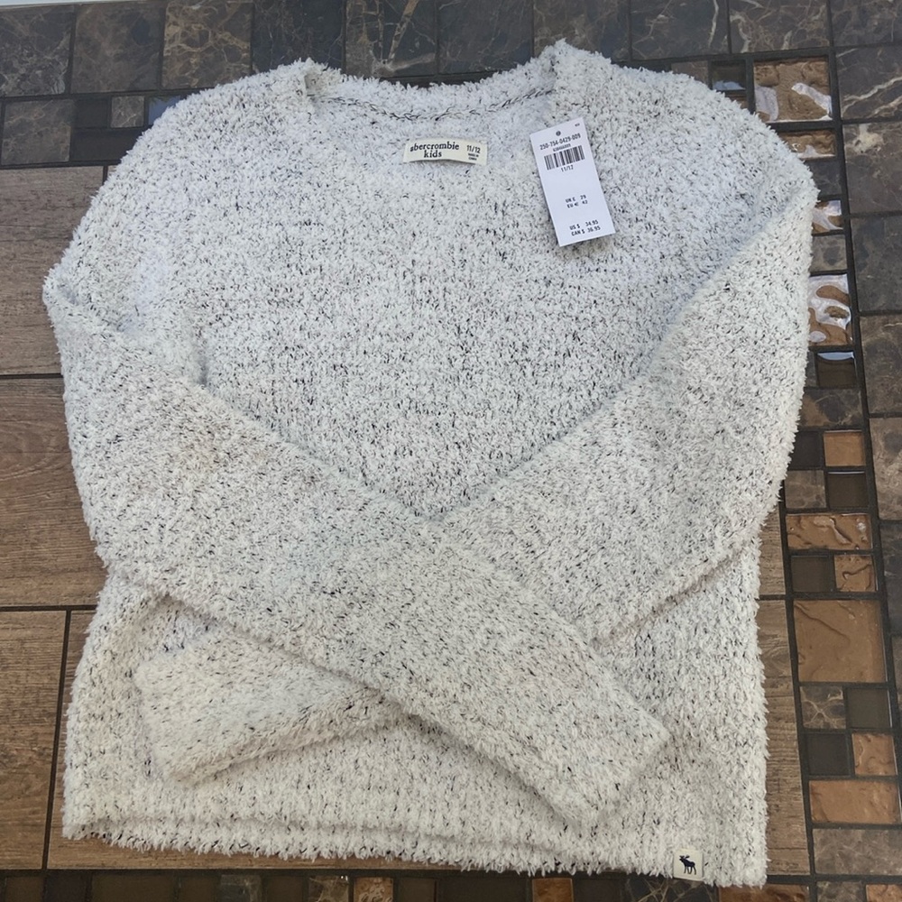 Abercrombie kids girls size 11/12 sweater. Super soft and comfy. New with tags.